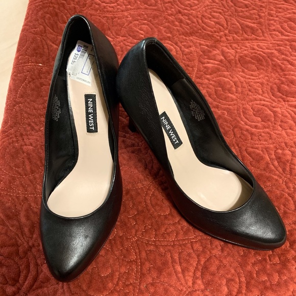 Nine West Shoes - New Nine West Black leather pumps size 7.5